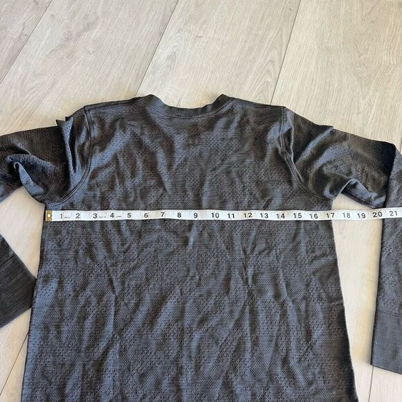 Lululemon women’s shirt size 4 - Picture 4 of 6